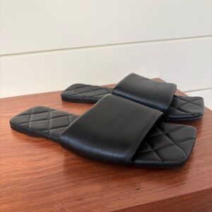 Quilted Women’s Black Slides Sandals Sz 8 Chic Comfy Classic Basic Summer Party